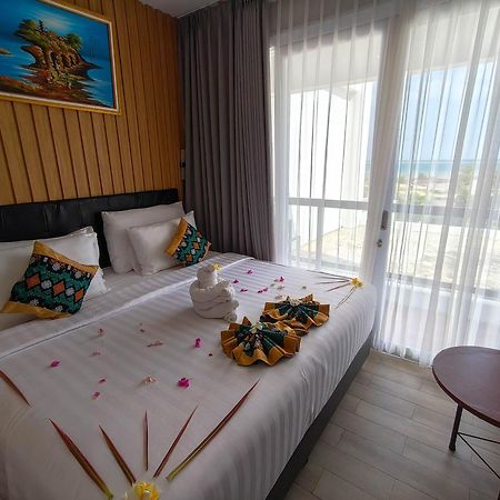 Raja Hotel Kuta Mandalika Resort & Convention Екстериор снимка