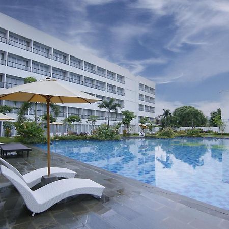 Raja Hotel Kuta Mandalika Resort & Convention Екстериор снимка
