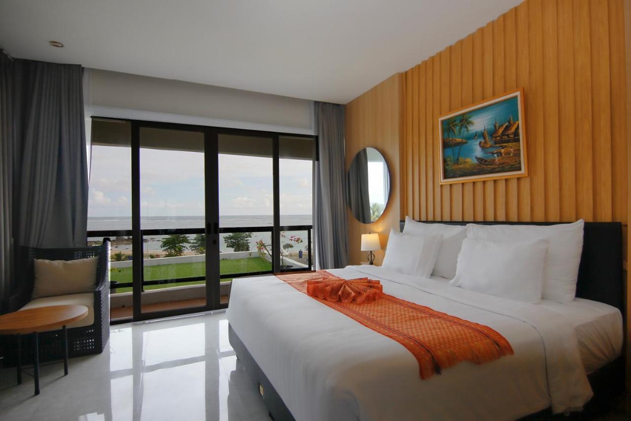 Raja Hotel Kuta Mandalika Resort & Convention Екстериор снимка