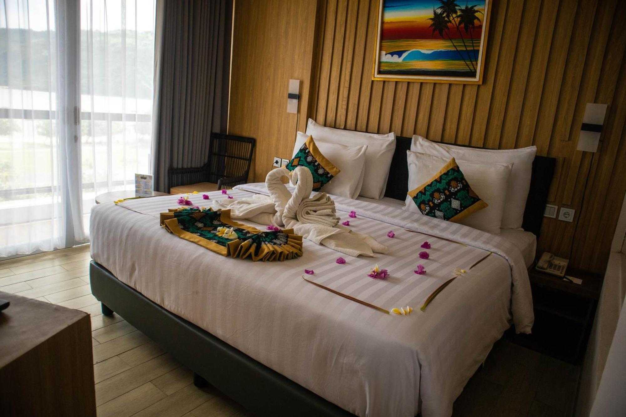 Raja Hotel Kuta Mandalika Resort & Convention Екстериор снимка