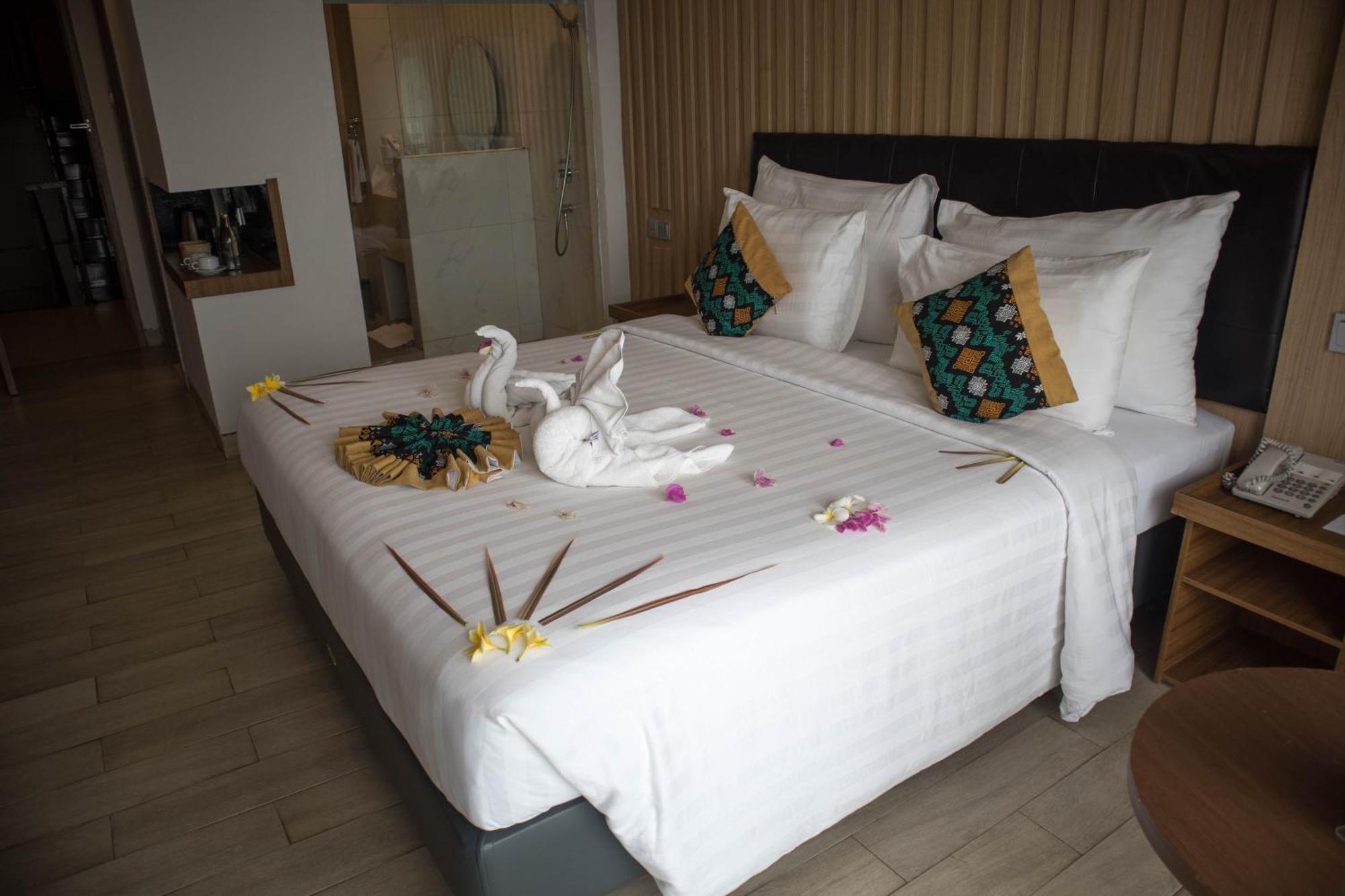 Raja Hotel Kuta Mandalika Resort & Convention Екстериор снимка