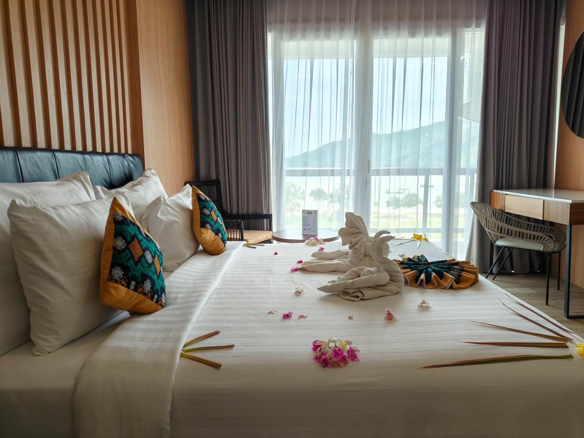 Raja Hotel Kuta Mandalika Resort & Convention Екстериор снимка