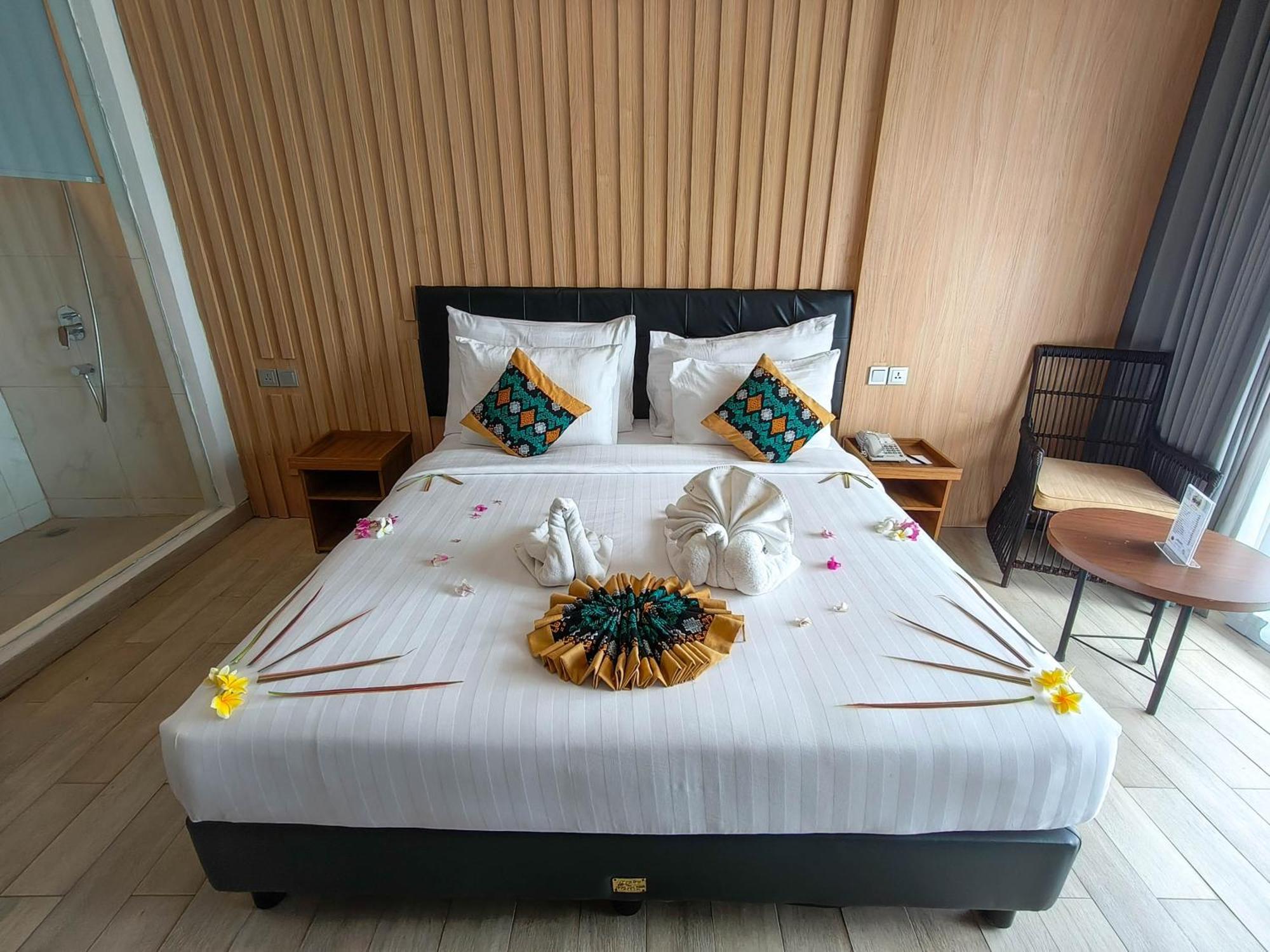 Raja Hotel Kuta Mandalika Resort & Convention Екстериор снимка