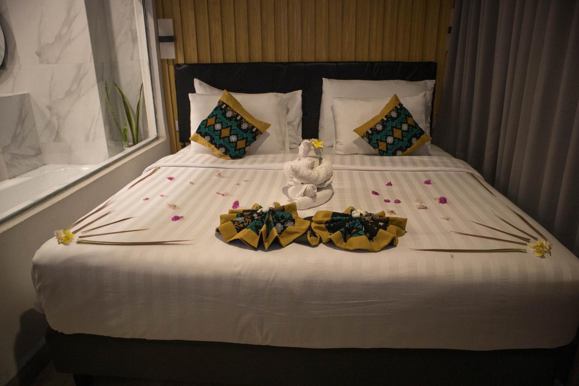 Raja Hotel Kuta Mandalika Resort & Convention Екстериор снимка