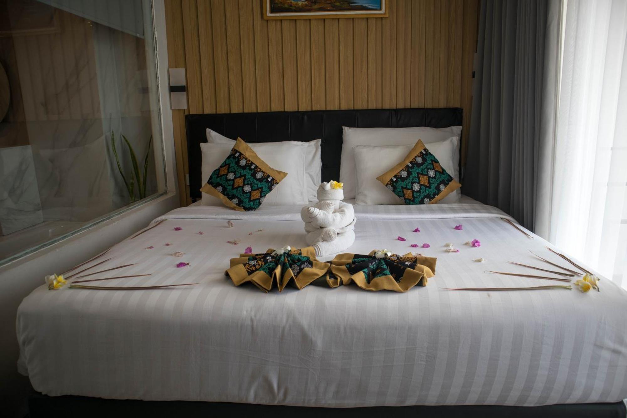 Raja Hotel Kuta Mandalika Resort & Convention Екстериор снимка