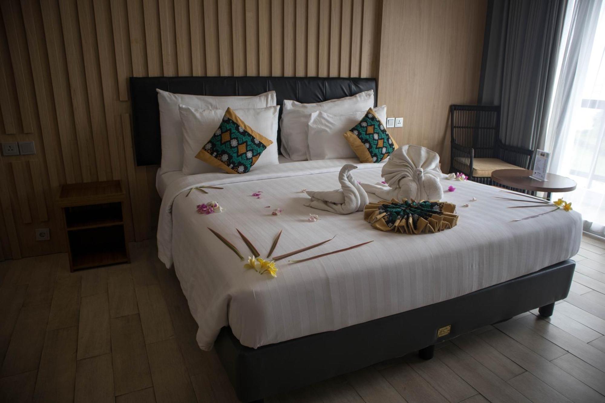 Raja Hotel Kuta Mandalika Resort & Convention Екстериор снимка