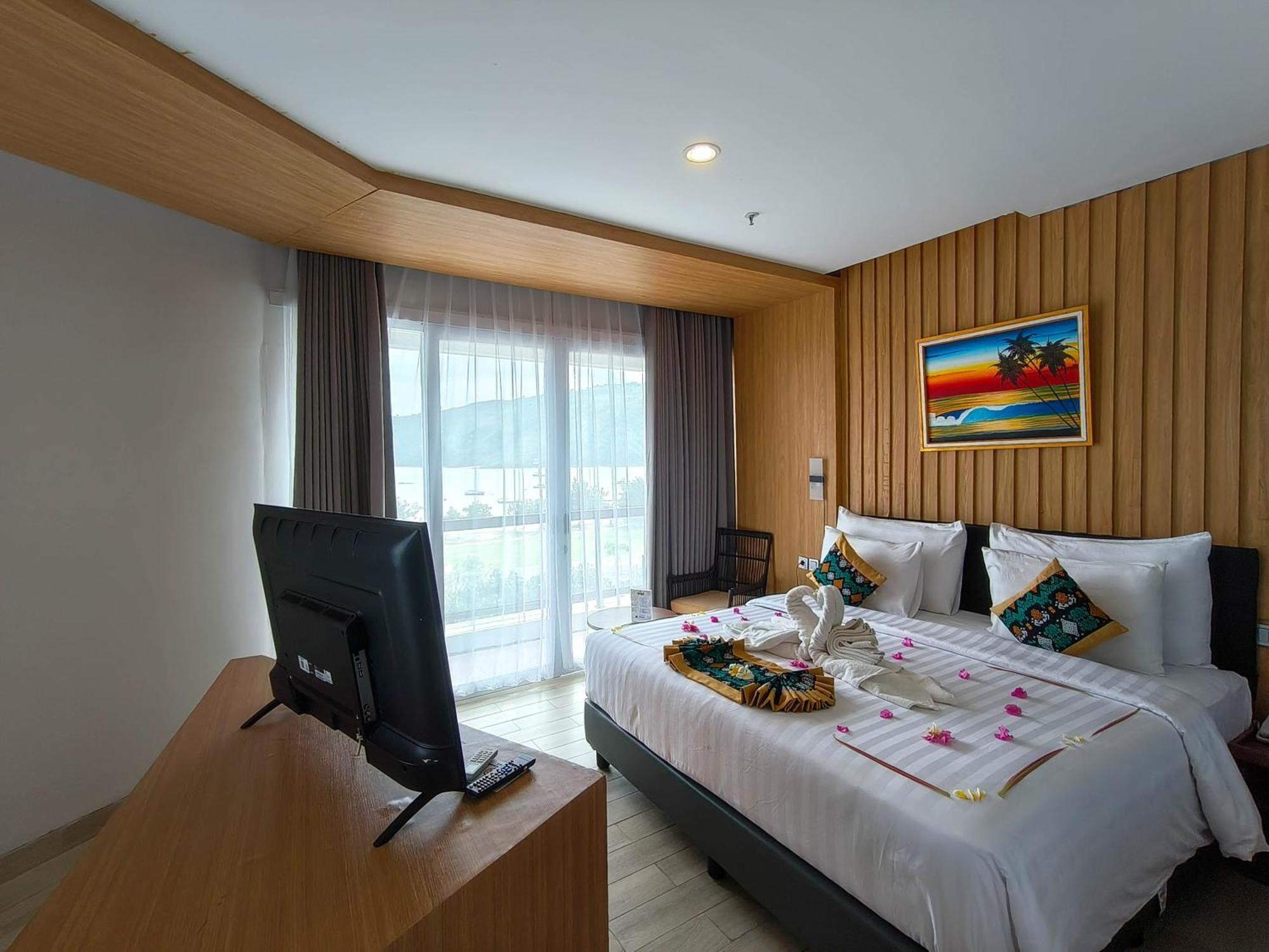 Raja Hotel Kuta Mandalika Resort & Convention Екстериор снимка