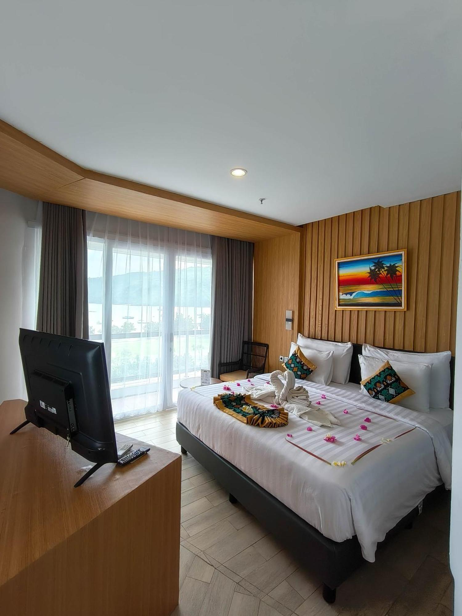 Raja Hotel Kuta Mandalika Resort & Convention Екстериор снимка