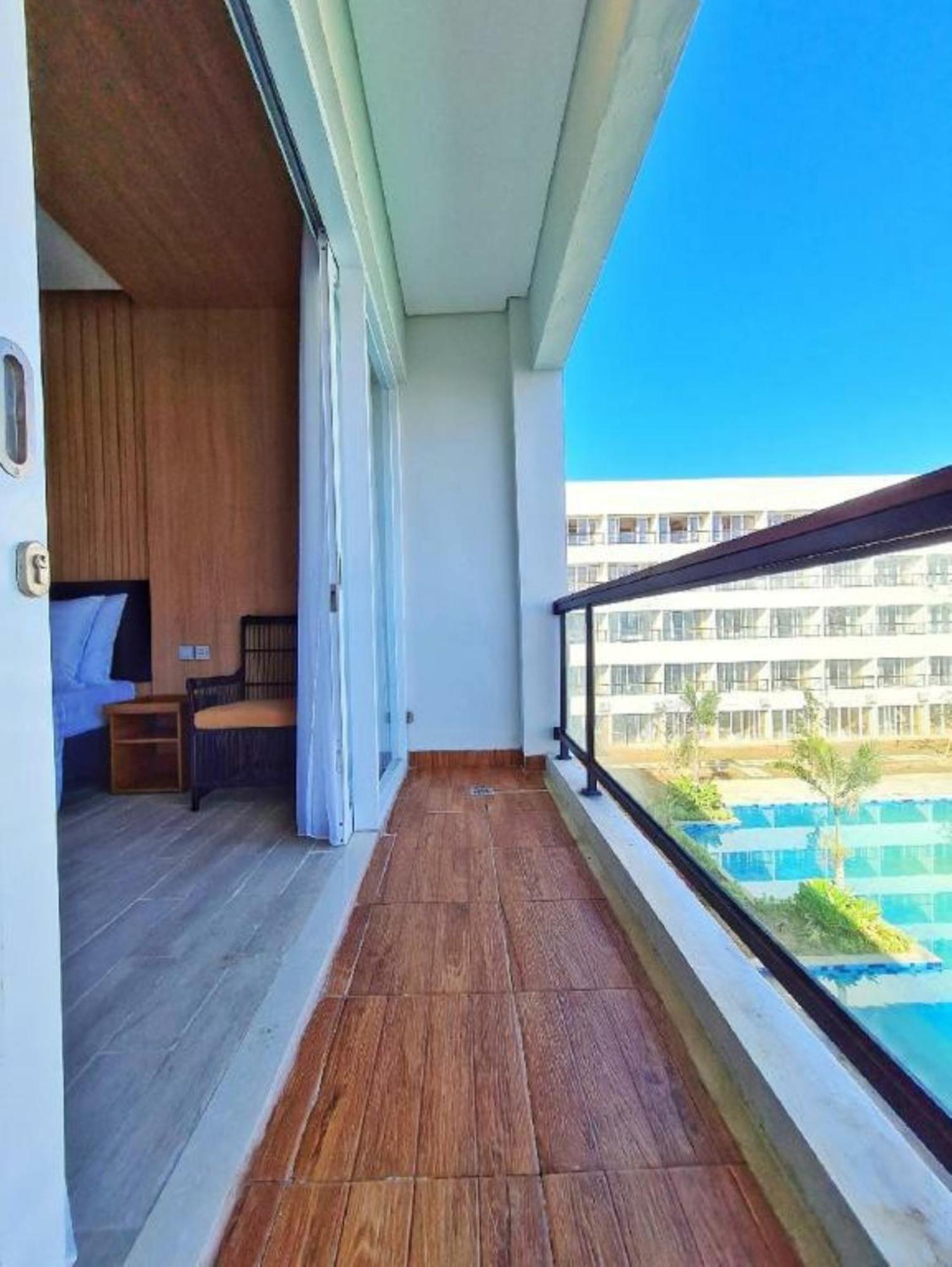 Raja Hotel Kuta Mandalika Resort & Convention Екстериор снимка