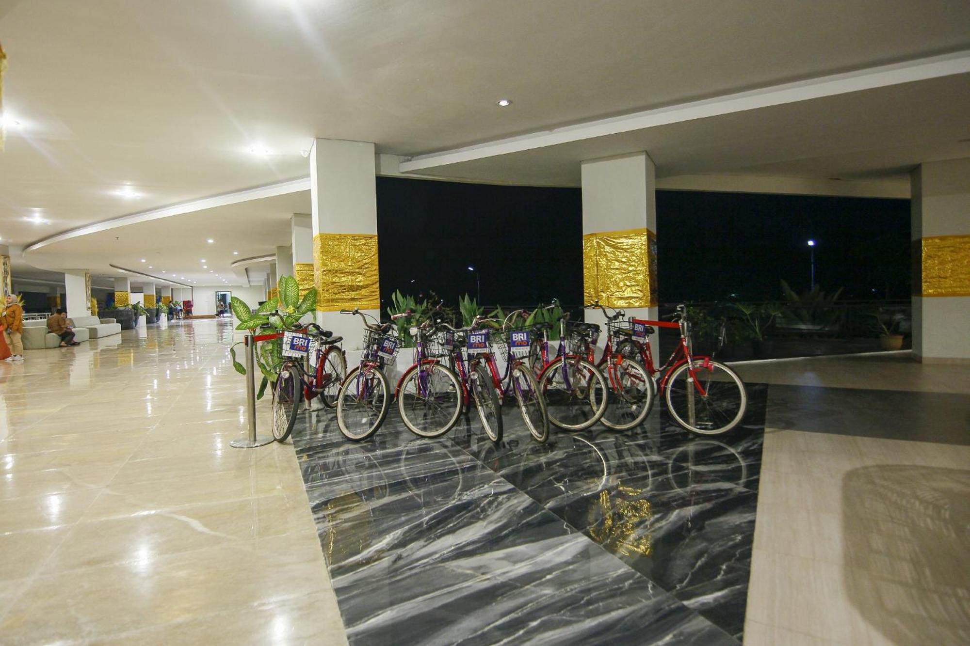 Raja Hotel Kuta Mandalika Resort & Convention Екстериор снимка