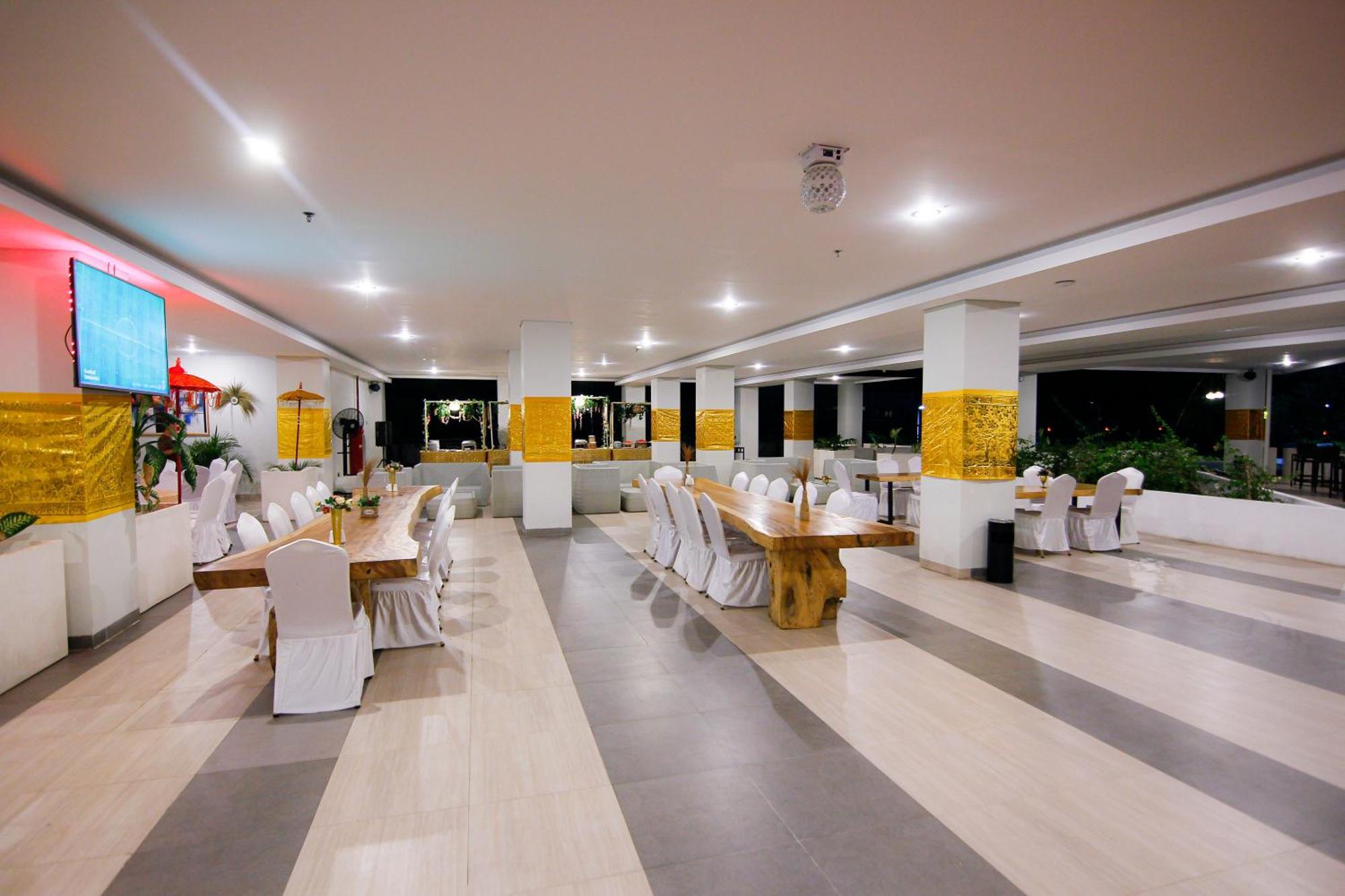 Raja Hotel Kuta Mandalika Resort & Convention Екстериор снимка