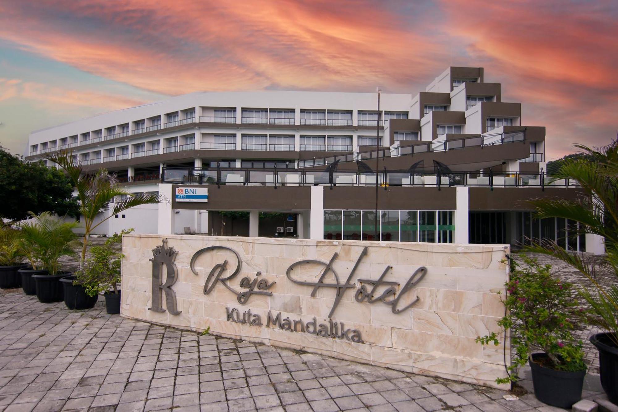 Raja Hotel Kuta Mandalika Resort & Convention Екстериор снимка